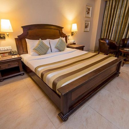 Hotel Le Cypress Барейли Екстериор снимка