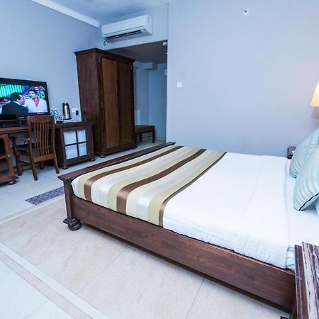 Hotel Le Cypress Барейли Екстериор снимка
