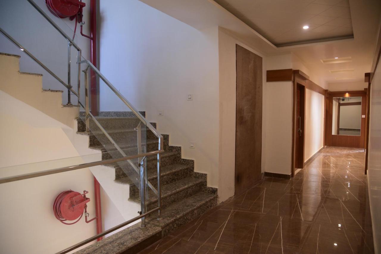 Hotel Le Cypress Барейли Екстериор снимка