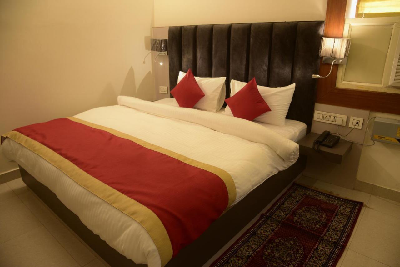 Hotel Le Cypress Барейли Екстериор снимка