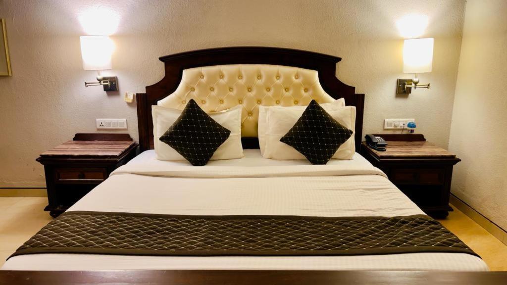 Hotel Le Cypress Барейли Екстериор снимка