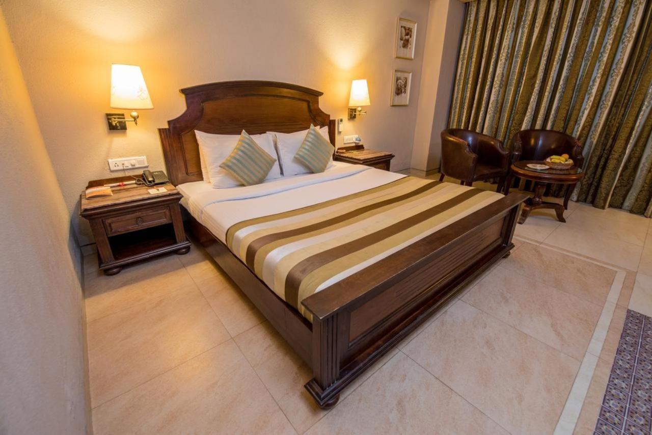 Hotel Le Cypress Барейли Екстериор снимка