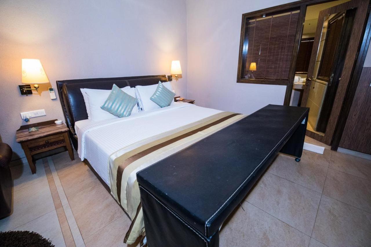 Hotel Le Cypress Барейли Екстериор снимка
