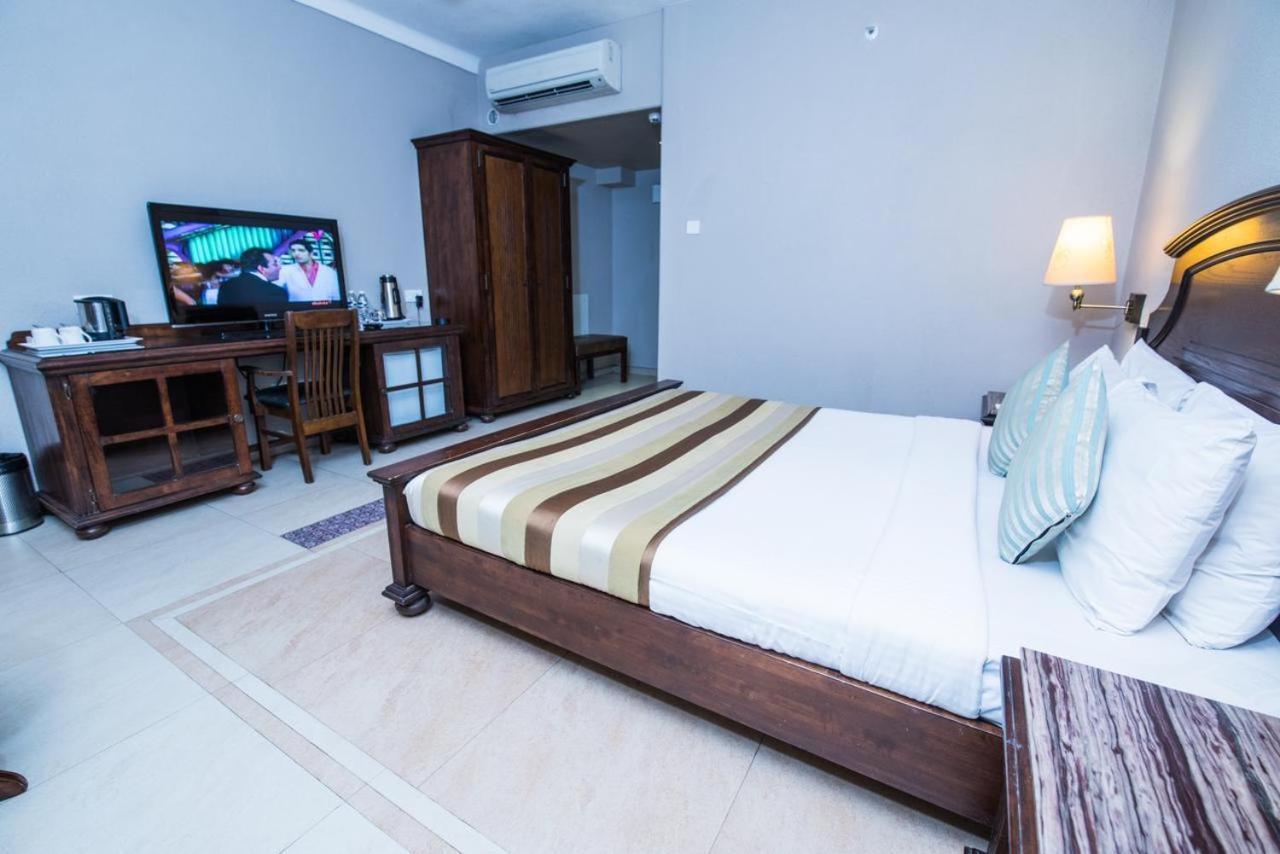 Hotel Le Cypress Барейли Екстериор снимка